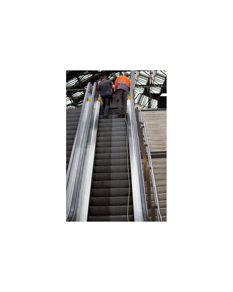 STEP100 MACHINE DE NETTOYAGE DES ESCALIERS ROULANTS Autolav...